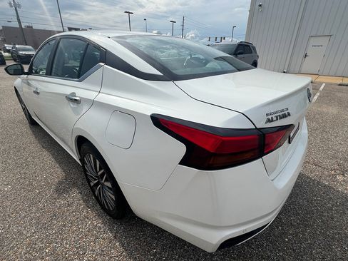 Used 2025 Nissan Altima 2.5 SV FWD image 7