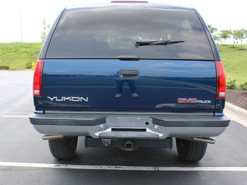 Used 1997 GMC Yukon 4WD 2-Door w/ Marketing Opt Pkg 2 image 4