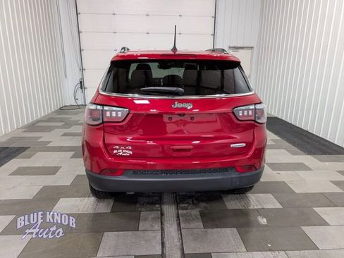Used 2025 Jeep Compass Latitude AWD/4WD image 3