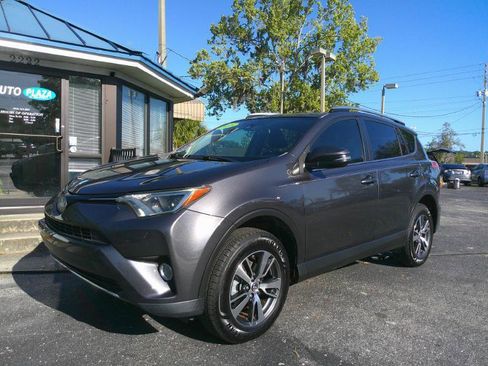 Used 2018 Toyota RAV4 XLE image 2