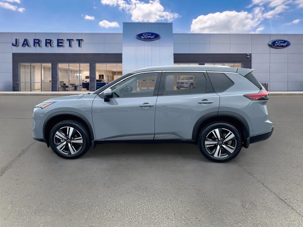 Used 2025 Nissan Rogue SL AWD/4WD image 4
