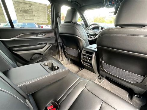 New 2025 Jeep Grand Cherokee Limited w/ Black Appearance Package image 25