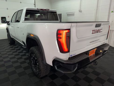 Used 2024 GMC Sierra 2500 AT4X image 7