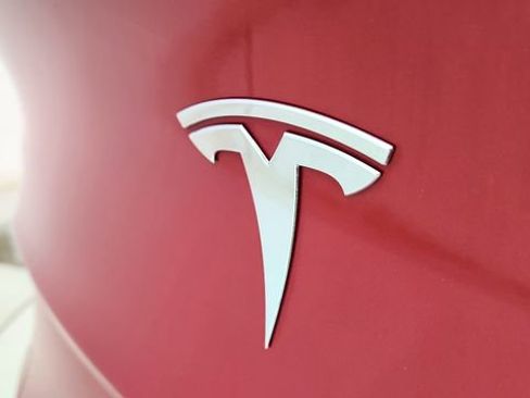 Used 2022 Tesla Model Y Long Range image 16