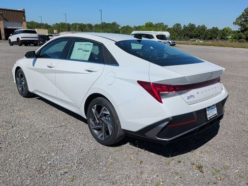 Used 2026 Hyundai Elantra Limited FWD image 6