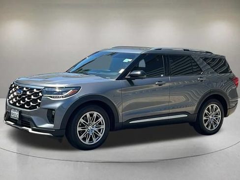 Certified 2025 Ford Explorer Platinum RWD image 2