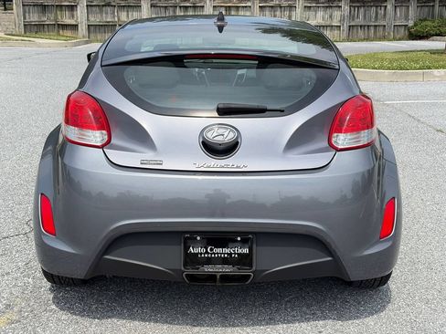 Used 2017 Hyundai Veloster FWD image 5