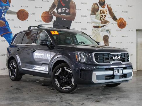 Used 2025 Kia Telluride S AWD/4WD image 2