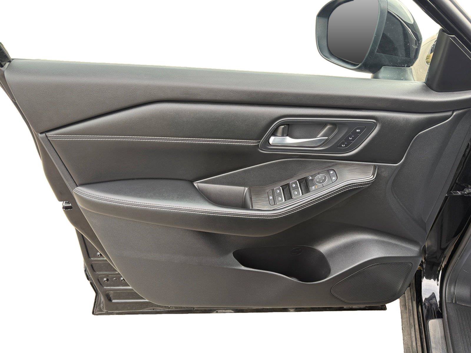 Certified 2025 Nissan Rogue SL w/ Tech Package AWD/4WD image 9