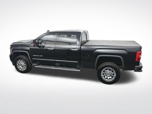 Used 2019 GMC Sierra 2500 Denali w/ Duramax Plus Package AWD/4WD image 30