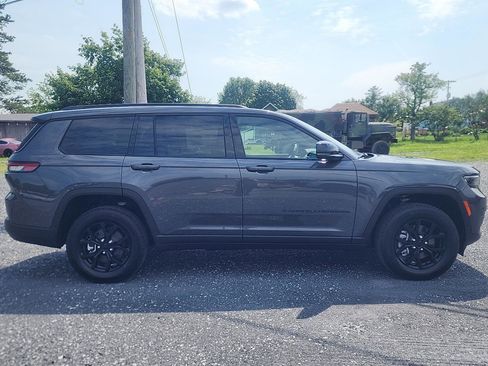 New 2025 Jeep Grand Cherokee L Altitude image 4