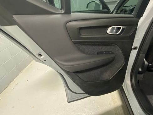 Used 2025 Volvo XC40 B5 Core image 8