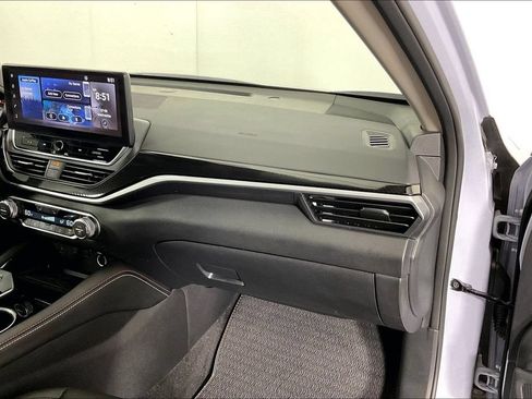 Used 2025 Nissan Altima 2.5 SR w/ SR Premium Package FWD image 18