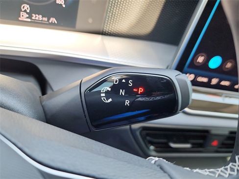 New 2025 Volkswagen Tiguan SE image 22