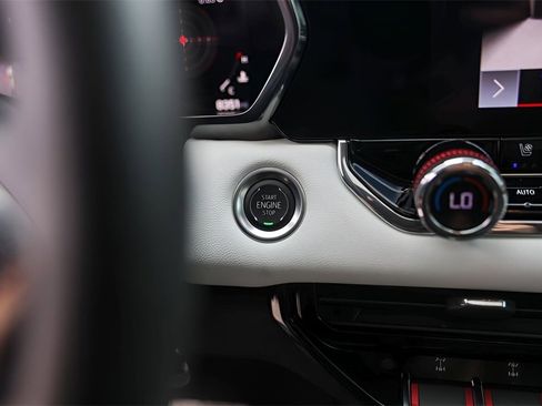 Used 2024 GMC Canyon AT4X image 20