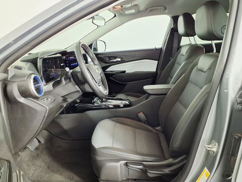 Used 2025 Chevrolet Trax LT w/ Driver Confidence Package FWD image 17