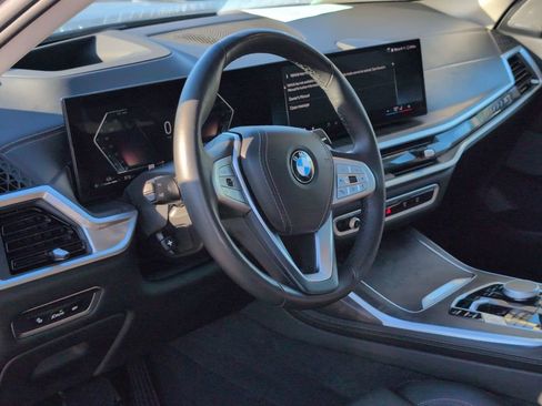 Used 2025 BMW X7 xDrive40i w/ Premium Package image 8