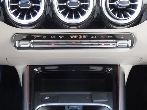 Used 2023 Mercedes-Benz GLA 250 4MATIC w/ Premium Package image 30