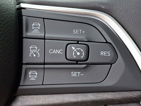 Used 2025 Jeep Grand Cherokee Limited w/ Luxury Tech Group II AWD/4WD image 23