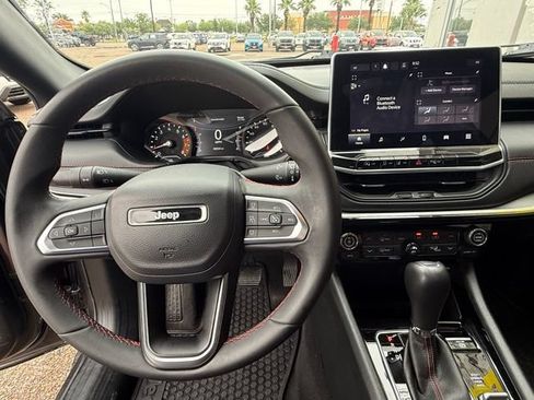 Used 2023 Jeep Compass Trailhawk AWD/4WD image 10