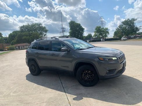 Used 2019 Jeep Cherokee Latitude Plus w/ Cold Weather Group AWD/4WD image 7