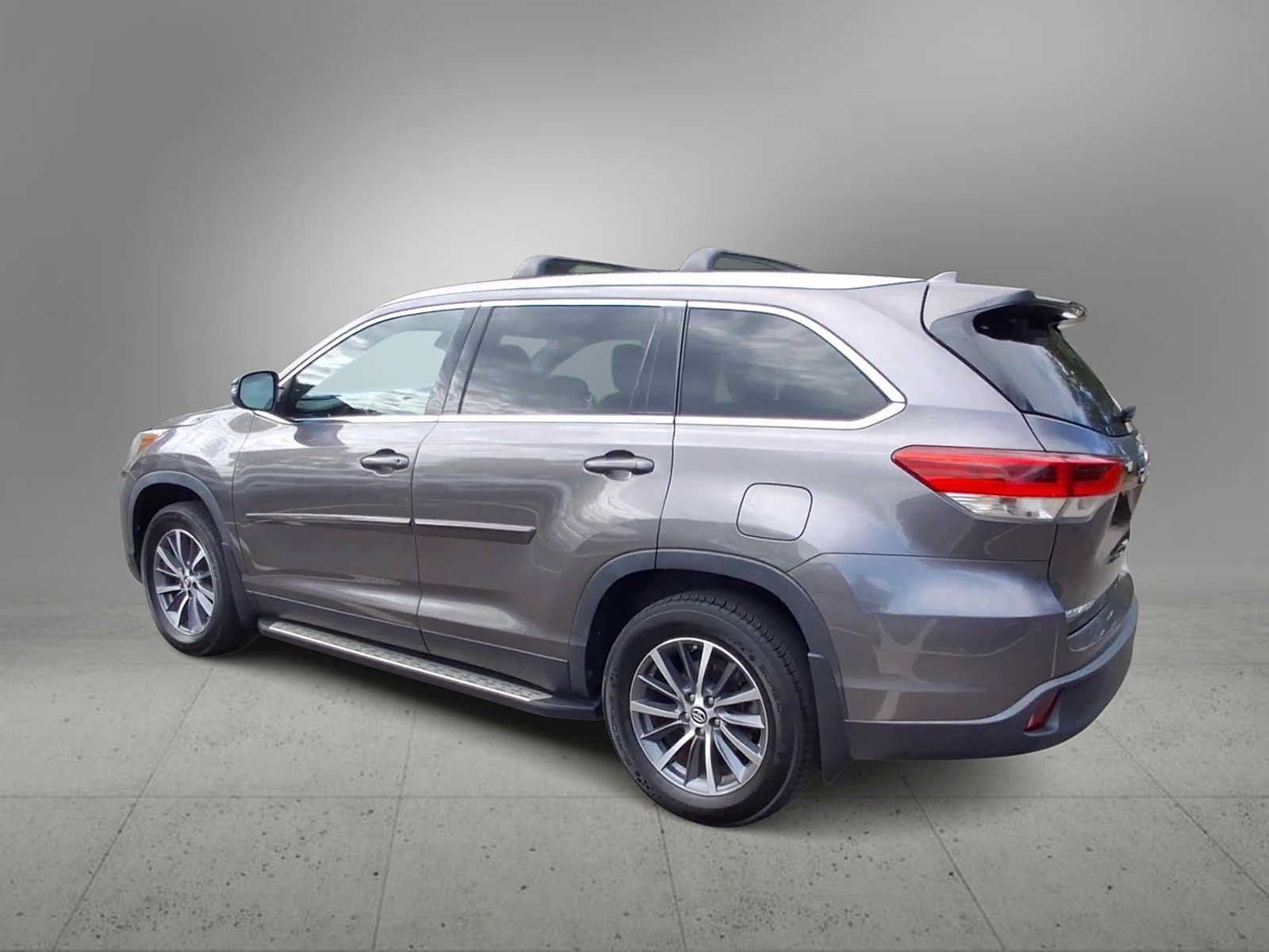 Used 2019 Toyota Highlander XLE AWD/4WD image 6