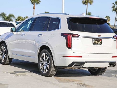 Used 2022 Cadillac XT6 Premium Luxury image 5