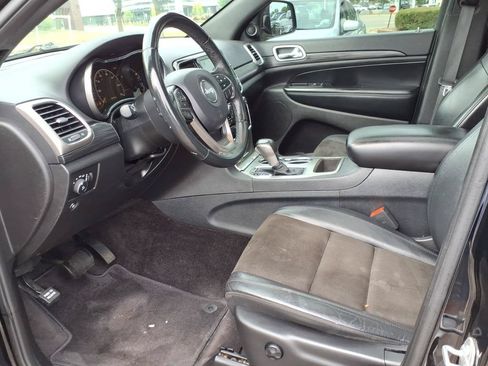 Used 2019 Jeep Grand Cherokee Altitude AWD/4WD image 10