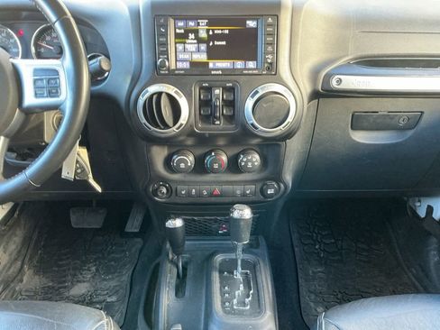 Used 2017 Jeep Wrangler Unlimited Rubicon image 11