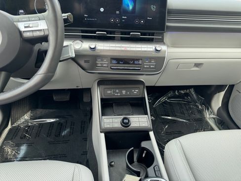 Used 2025 Hyundai Kona Limited image 11
