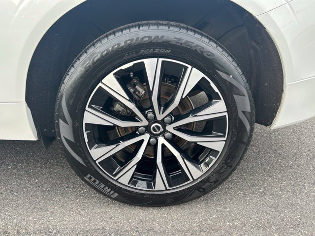 Certified 2023 Volvo XC60 B5 Core AWD/4WD image 9