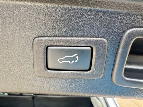 Used 2016 Subaru Forester 2.5i Touring w/ Eyesight & Navigation System image 8