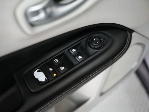 Used 2018 Jeep Compass Latitude w/ Popular Equipment Group image 41