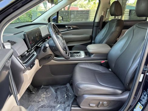 Used 2026 Kia Carnival FWD image 30