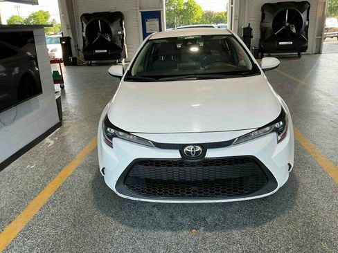 Used 2021 Toyota Corolla LE image 6