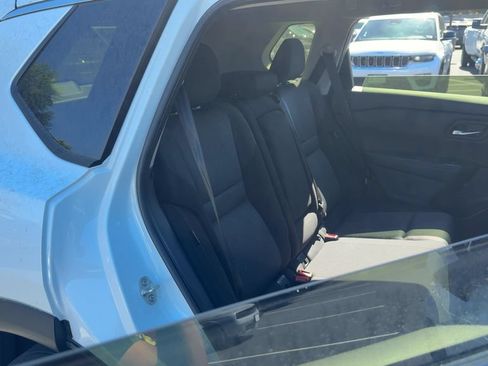 Used 2024 Nissan Rogue SV FWD image 13
