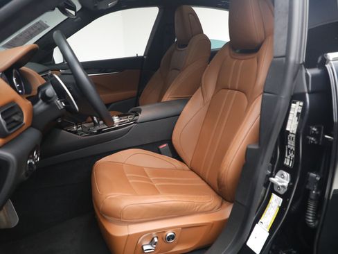 Certified 2022 Maserati Levante GT AWD/4WD image 15
