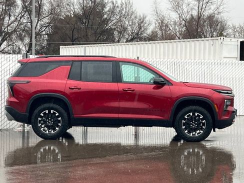 New 2026 Chevrolet Traverse Z71 w/ Enhanced Driving Package image 3