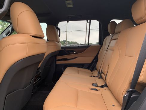 Used 2025 Lexus LX 600 4WD w/ Accessory Package (2T) image 32