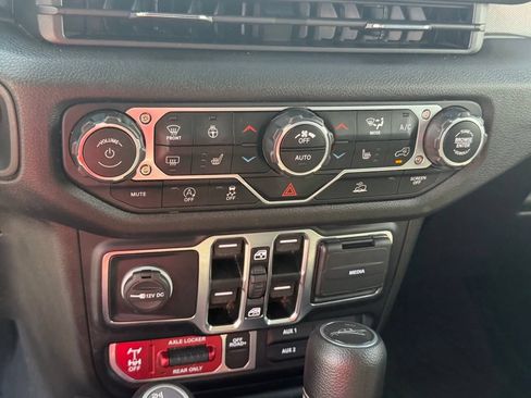 Used 2024 Jeep Gladiator Sport AWD/4WD image 23