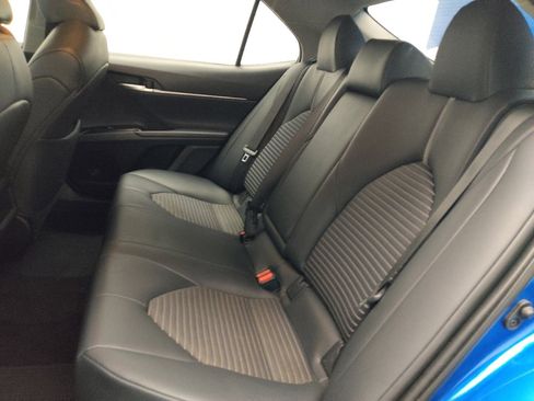 Used 2019 Toyota Camry SE FWD image 18