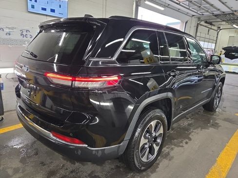 Used 2023 Jeep Grand Cherokee 4WD 4xe image 10