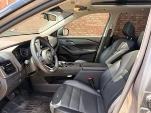 Used 2021 Nissan Rogue SV w/ Premium Package FWD image 6