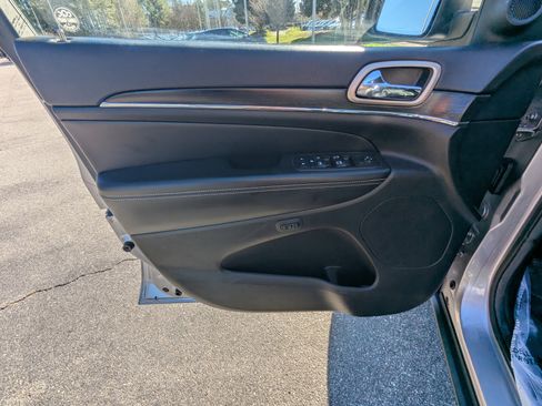 Used 2014 Jeep Grand Cherokee Limited w/ Trailer Tow Group IV image 18