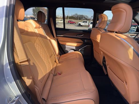 Used 2024 Jeep Grand Cherokee Summit w/ High Altitude Package image 13