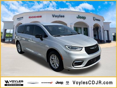 New 2026 Chrysler Pacifica Select