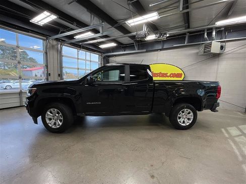 Used 2022 Chevrolet Colorado LT w/ Fleet Safety Package image 2