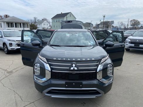 New 2025 Mitsubishi Outlander SE image 30