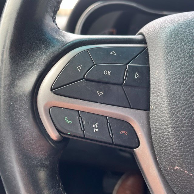 Used 2020 Jeep Grand Cherokee Laredo AWD/4WD image 13