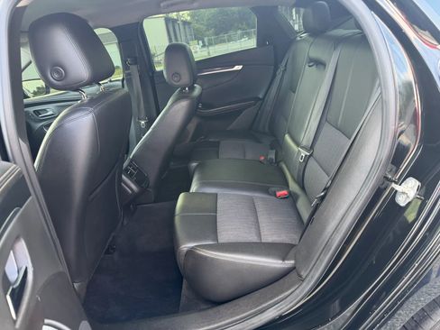 Used 2019 Chevrolet Impala LT FWD image 3